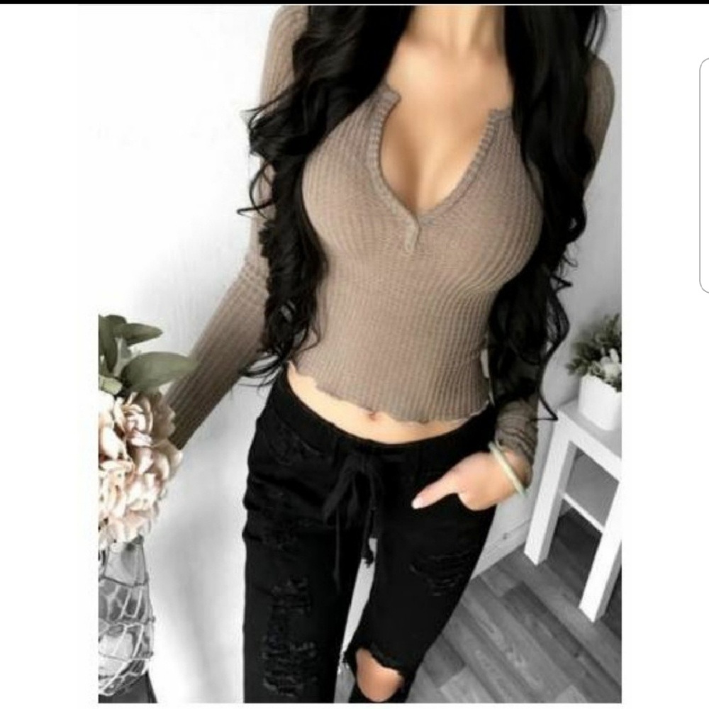 V-Neck Crop Top Knit